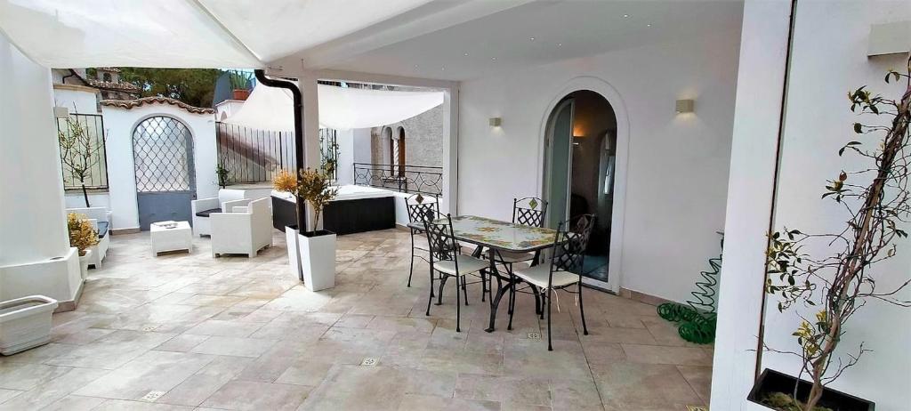 A seating area at Ravello Vingius Suite