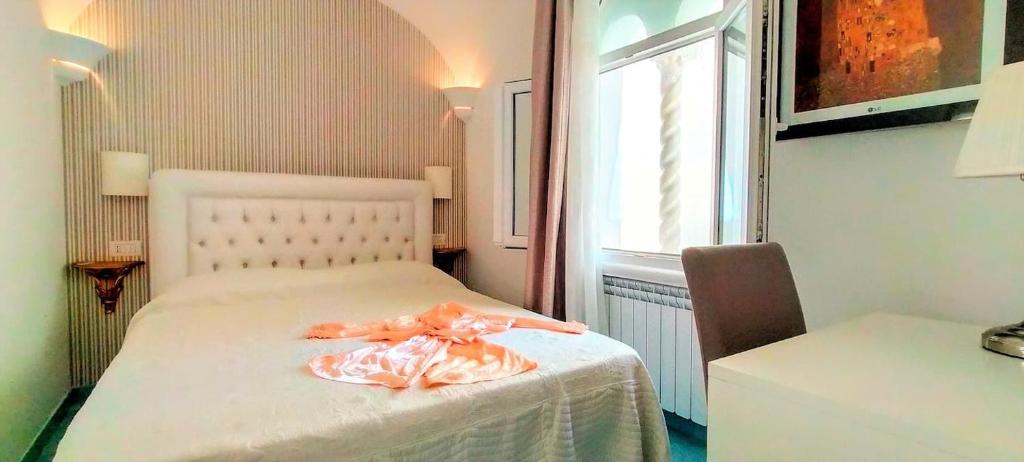 A bed or beds in a room at Ravello Vingius Suite