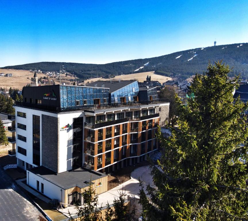 Nespecifikovaný výhled na hory nebo výhled na hory při pohledu z hotelu