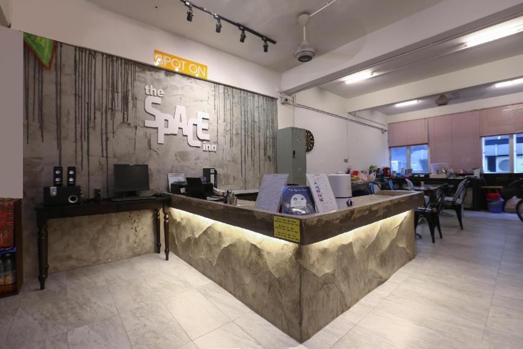 Μια τηλεόραση ή/και κέντρο ψυχαγωγίας στο Hotel O The Space Inn