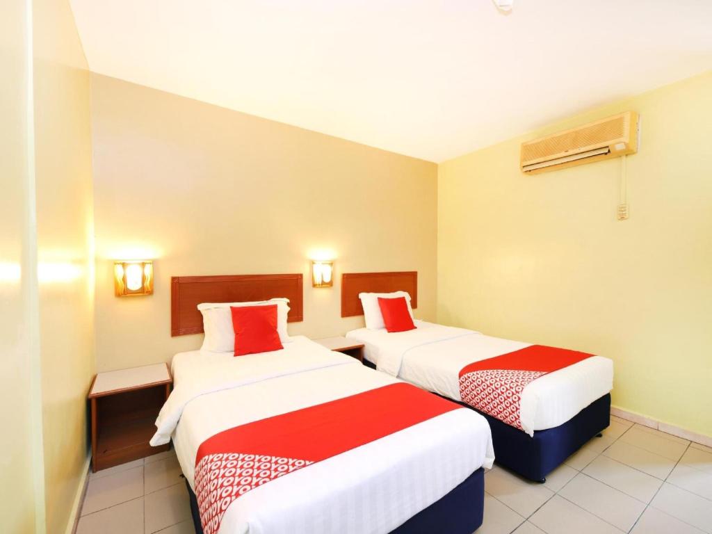 Super OYO 447 Comfort Hotel Meru - Standard Twin Room