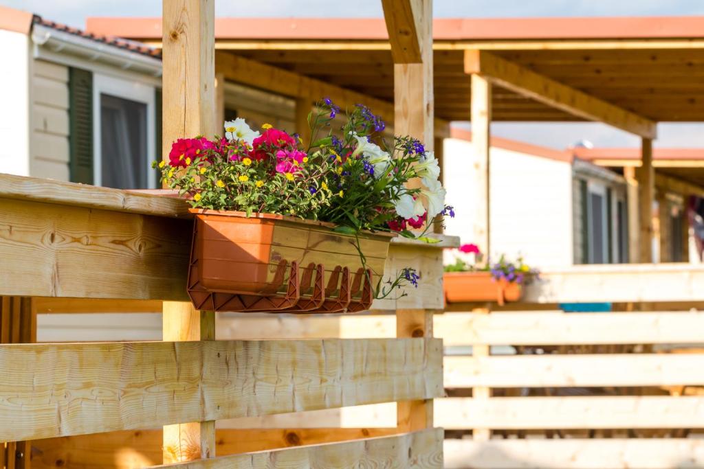 Balkón nebo terasa v ubytování Mara Camping