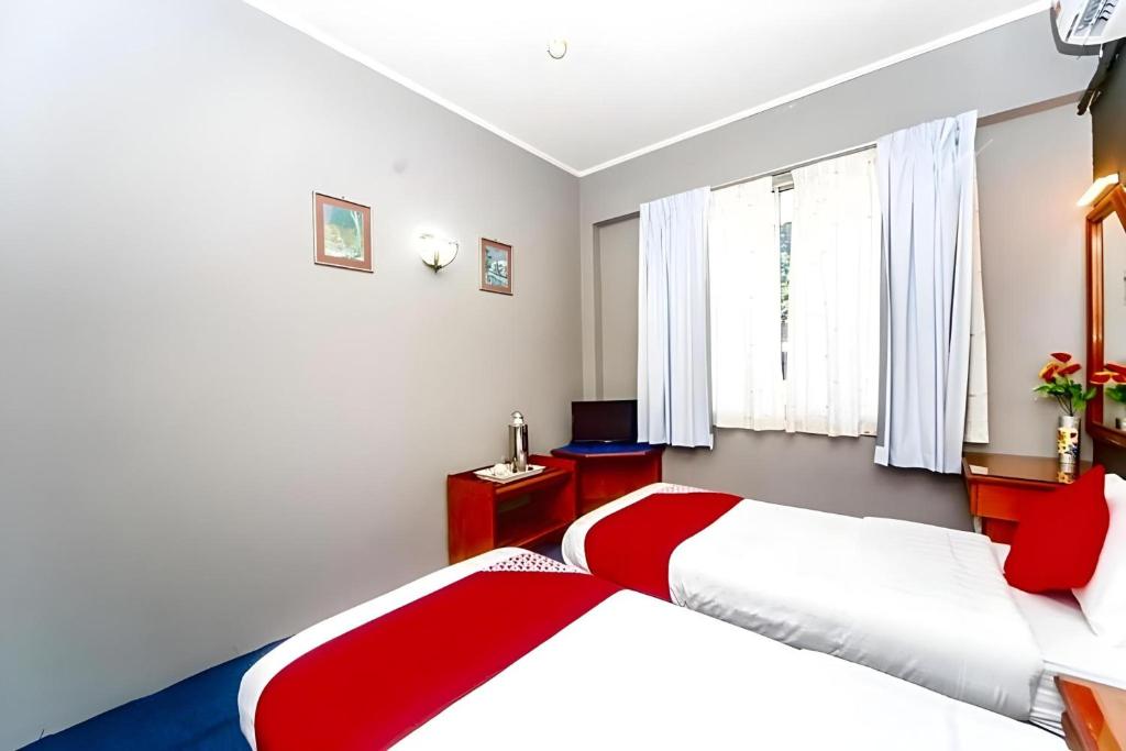 Postel nebo postele na pokoji v ubytování Super OYO 1026 Hotel Lutana
