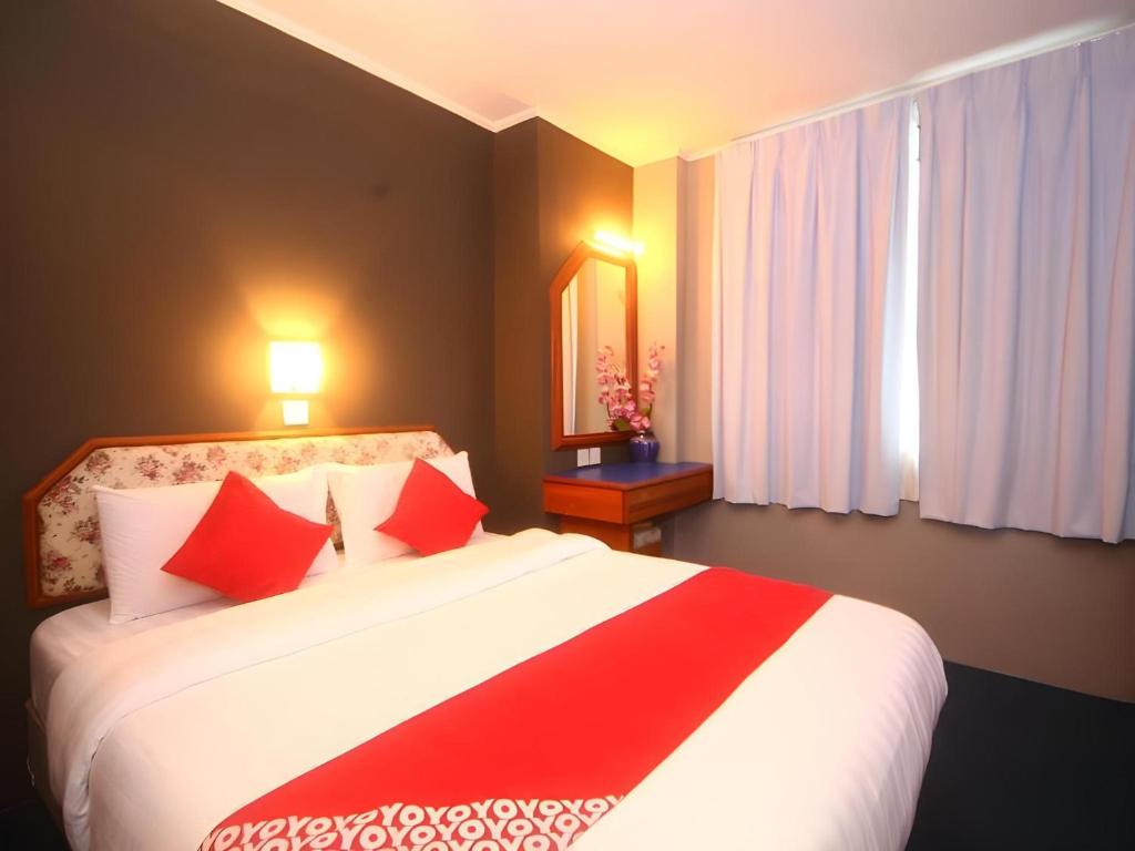 Postel nebo postele na pokoji v ubytování Super OYO 1026 Hotel Lutana