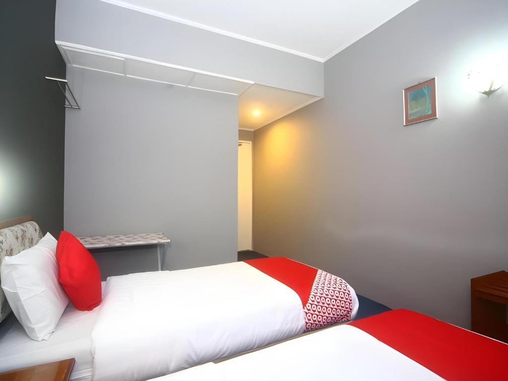 Postel nebo postele na pokoji v ubytování Super OYO 1026 Hotel Lutana