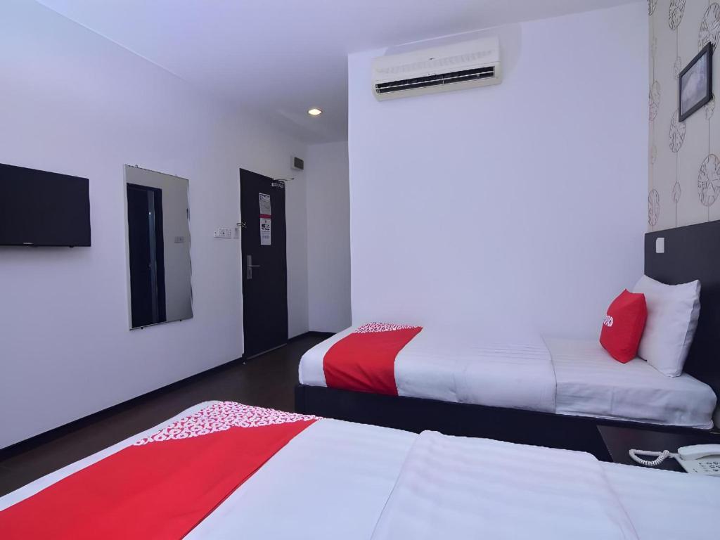 Postel nebo postele na pokoji v ubytování Super OYO 43959 Astana Hotel