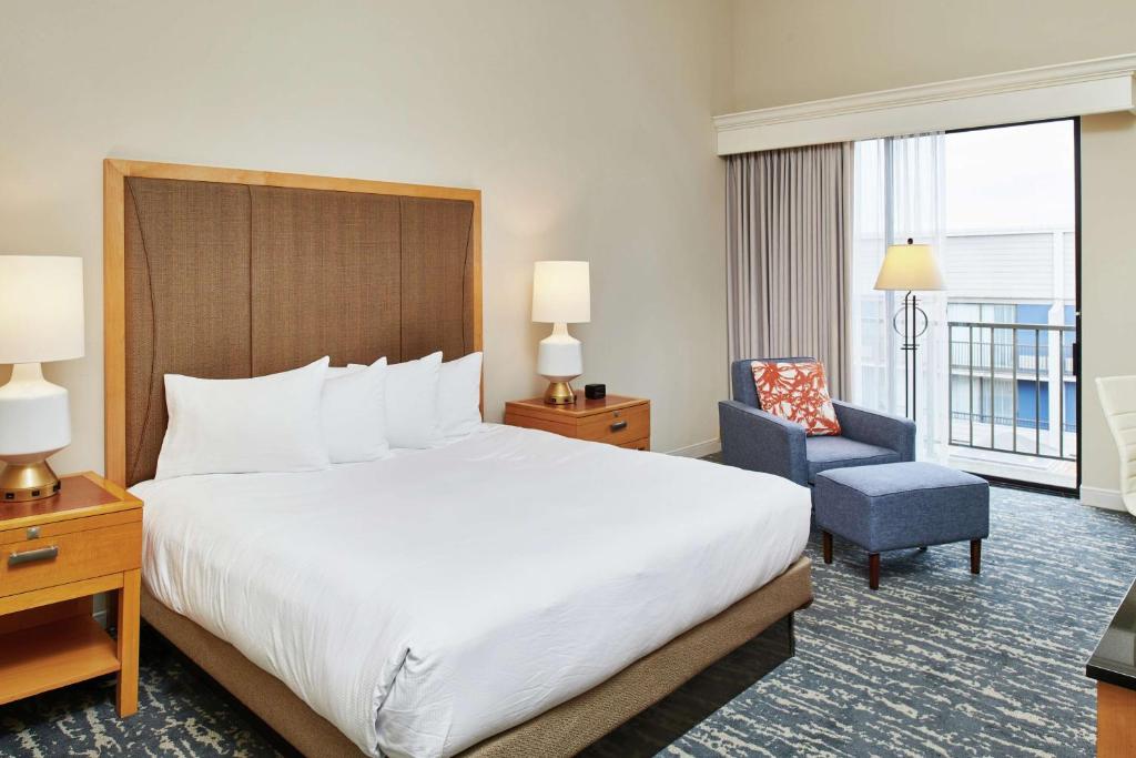 DoubleTree by Hilton Hotel Berkeley Marina - 