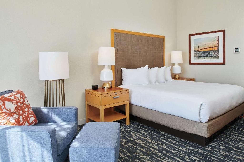 DoubleTree by Hilton Hotel Berkeley Marina - 