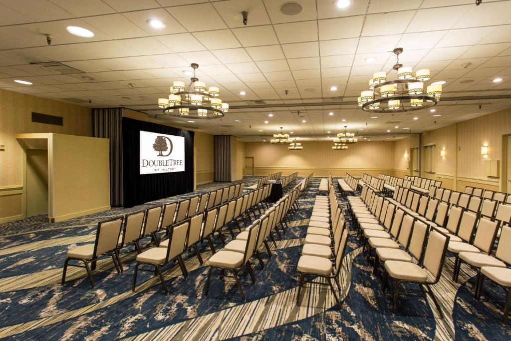 DoubleTree by Hilton Hotel Berkeley Marina photo