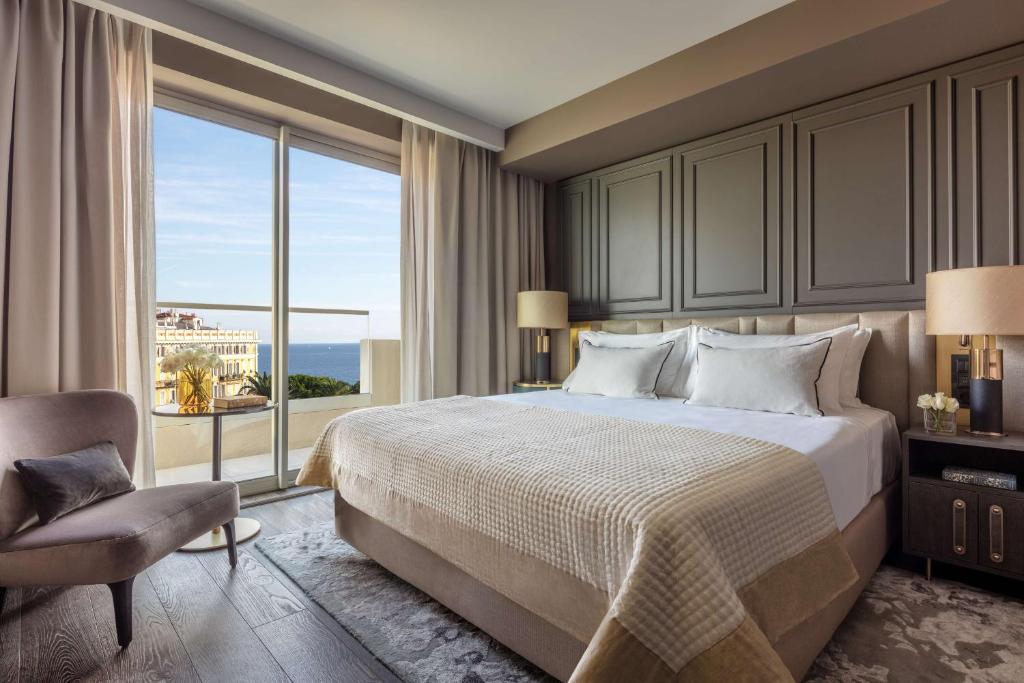 Anantara Plaza Nice Hotel - A Leading Hotel of the Worldにあるベッド