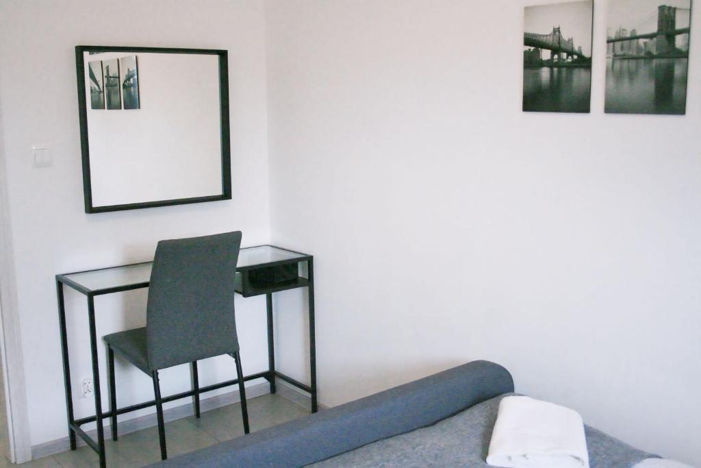 Posedenie v ubytovaní Apartamenty Feniks Toruń, Starówka, Centrum -Prywatny parking, Balkon, Smart TV