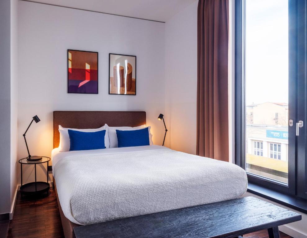 Postel nebo postele na pokoji v ubytování Numa Berlin Weinmeister