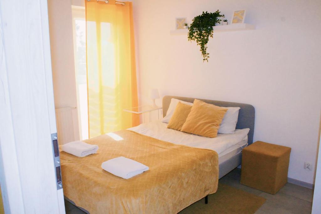 Posteľ alebo postele v izbe v ubytovaní Apartamenty Feniks Toruń, Starówka, Centrum -Prywatny parking, Balkon, Smart TV