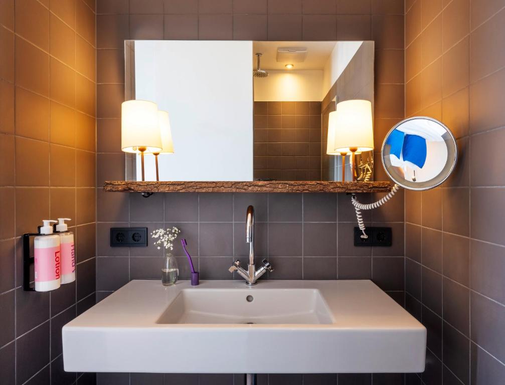 Numa Berlin Weinmeister - Resim 20