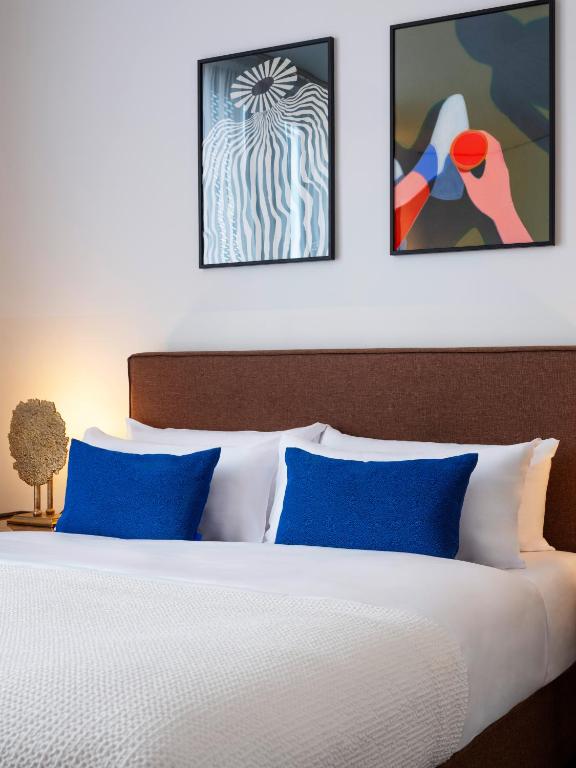 
Large Room - Accessible
