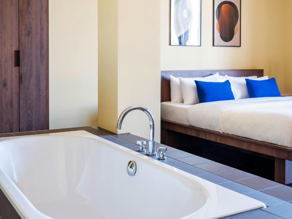 Numa Berlin Weinmeister - Resim 36