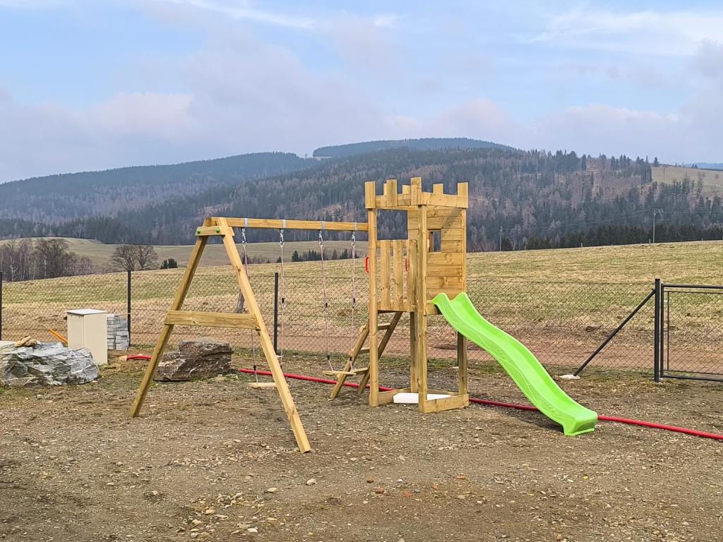 Herní místnost nebo prostor pro děti v ubytování Horský apartmán Stříbrnice