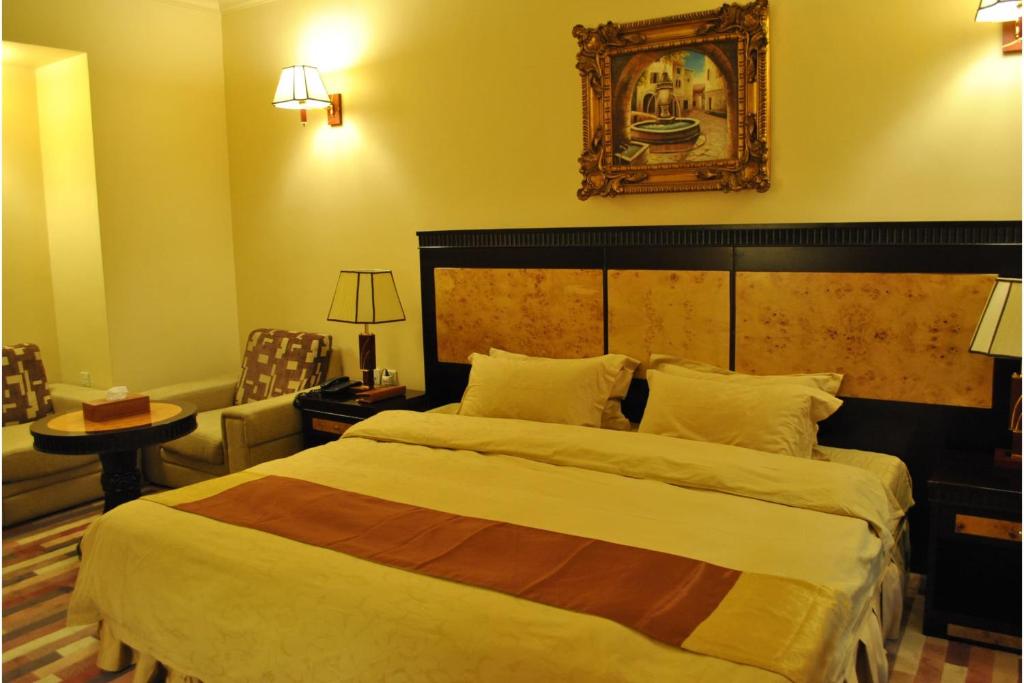 Postel nebo postele na pokoji v ubytování Capital O 155 Dmas Hotel