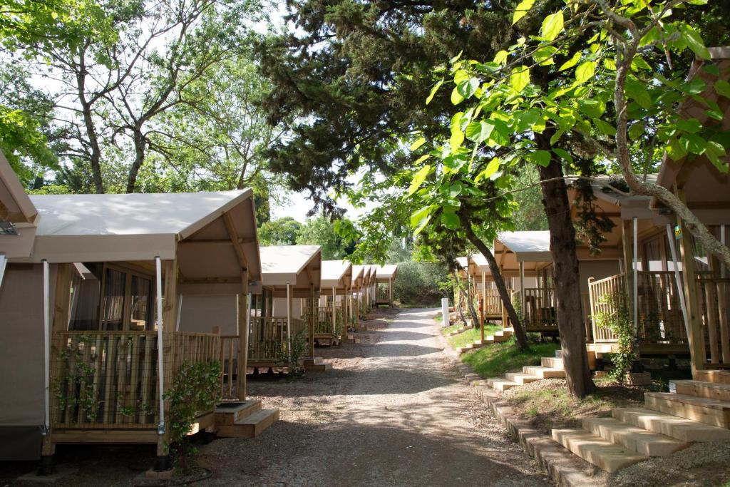 a row of cottages at the park at hu Firenze Certosa camping in town in Impruneta