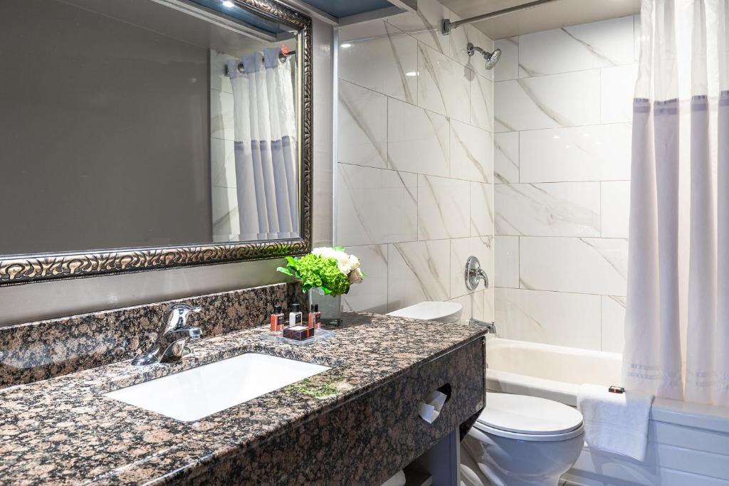 
Superior King Room with Courtyard View
