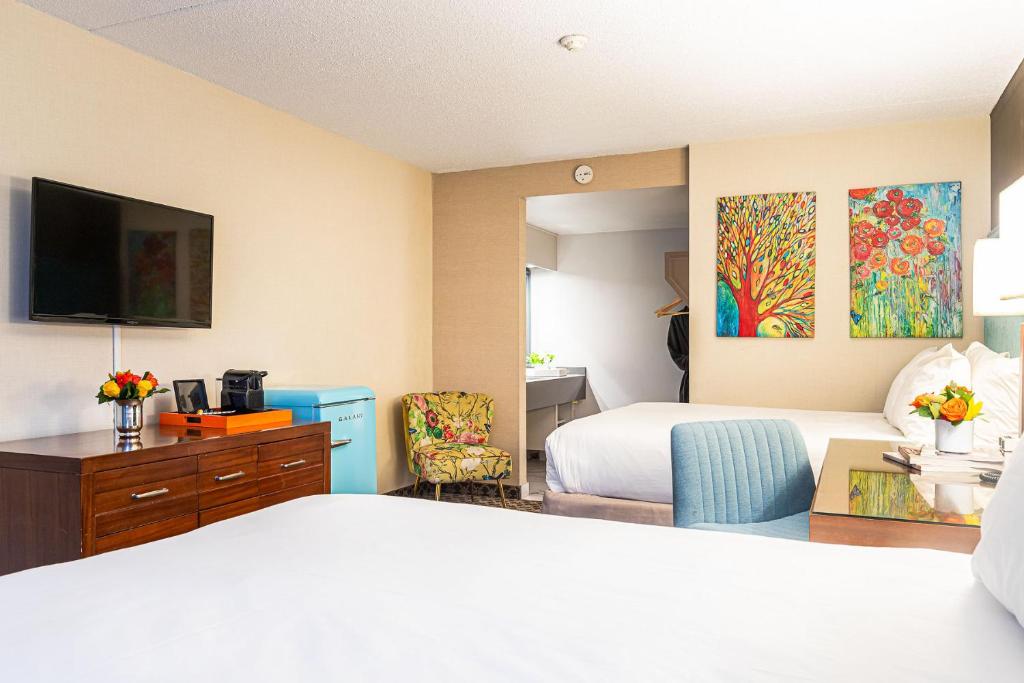 
Deluxe Queen Room with Two Queen Beds
