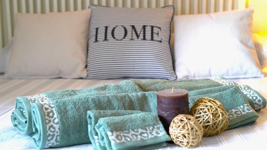 En eller flere senge i et værelse på Fabulous Apartment with Garden and Parking