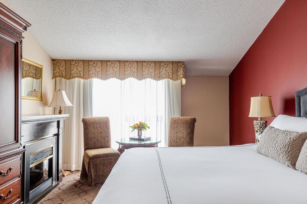 
Luxury King Room with Fireplace
