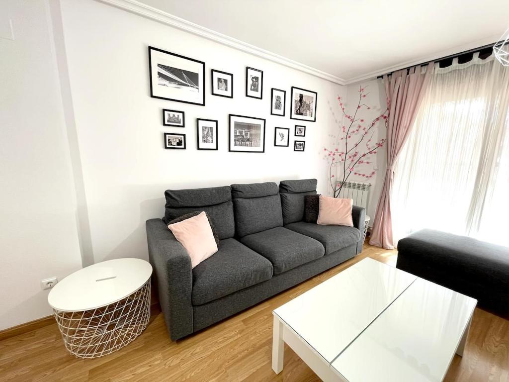 a living room with a couch and a table at Residencial Neo Txelmisa in María de Huerva
