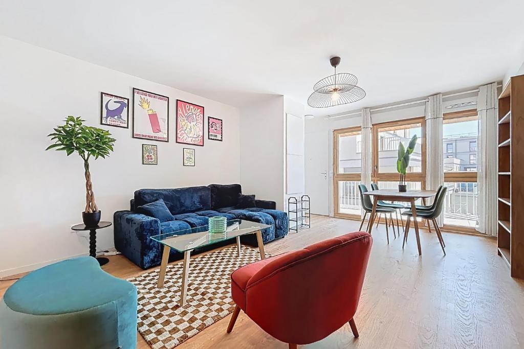 Photo de la galerie de l'établissement Large modern apartment with rooftop, à Montreuil