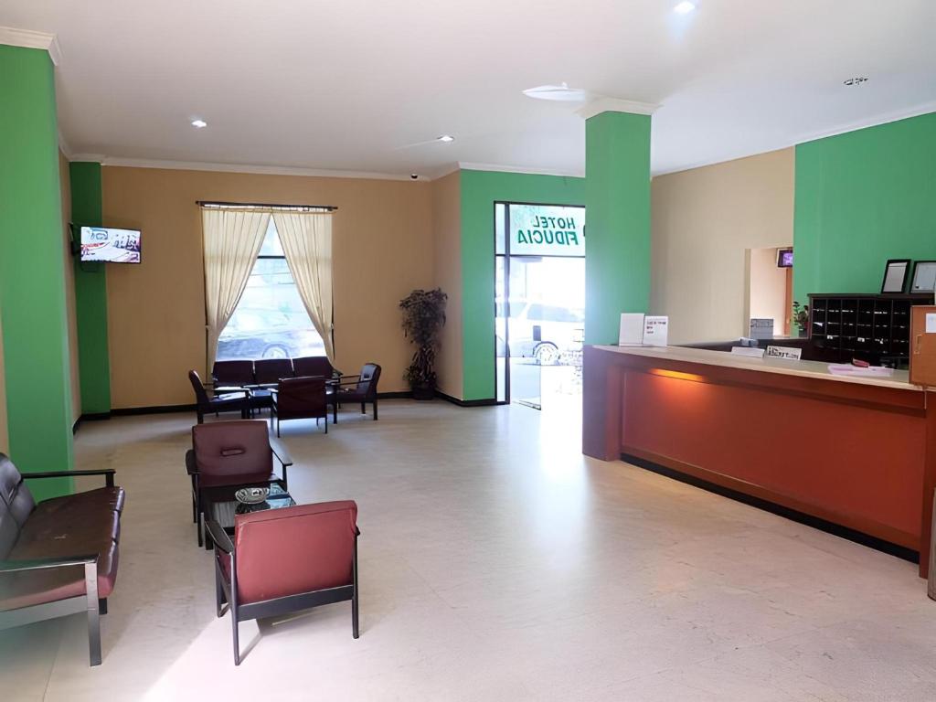 Kuchyň nebo kuchyňský kout v ubytování Super OYO Townhouse OAK Hotel Fiducia Serpong