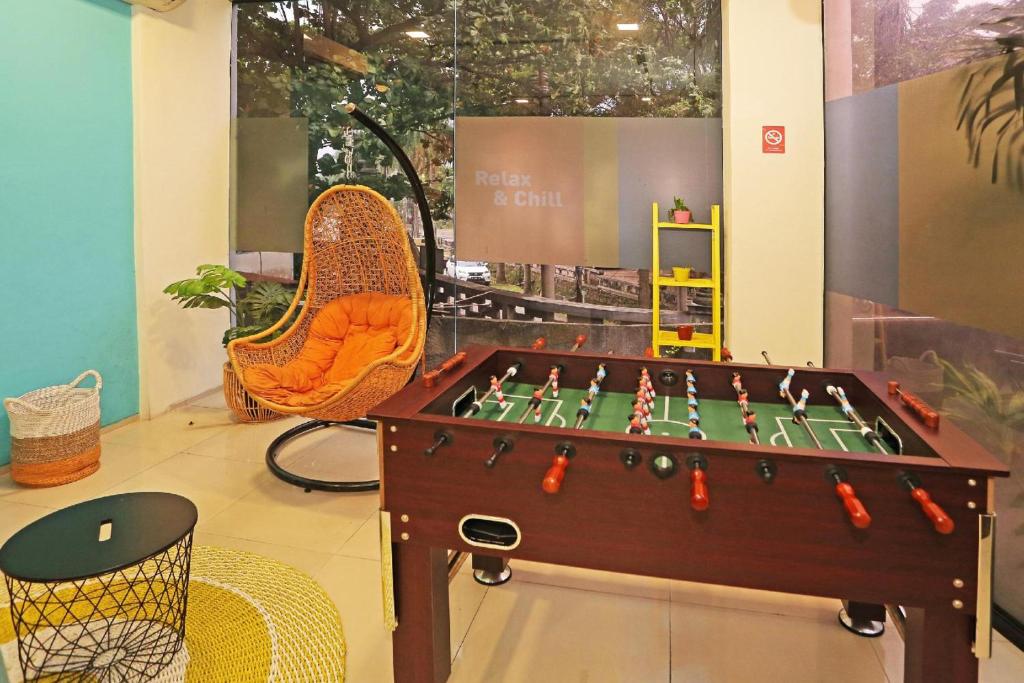 Herní místnost v ubytování Super OYO Townhouse OAK Hotel Fiducia Serpong