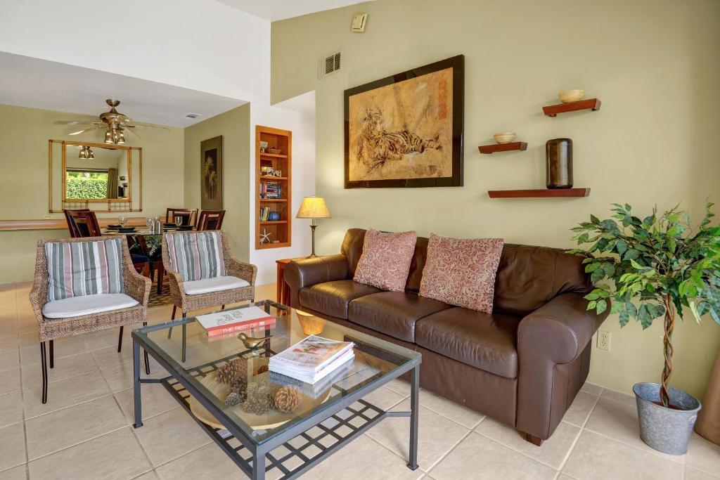 a living room with a couch and a table at 2BR Plaza Villas Bungalow Deluxe by Oranj Palm in Palm Springs