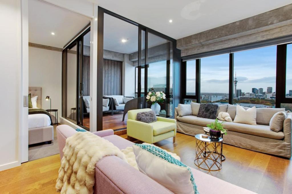 Photo inspiration: Fresh Look at Premium Cityscape Abode W Skytower View Parking Auckland Updated