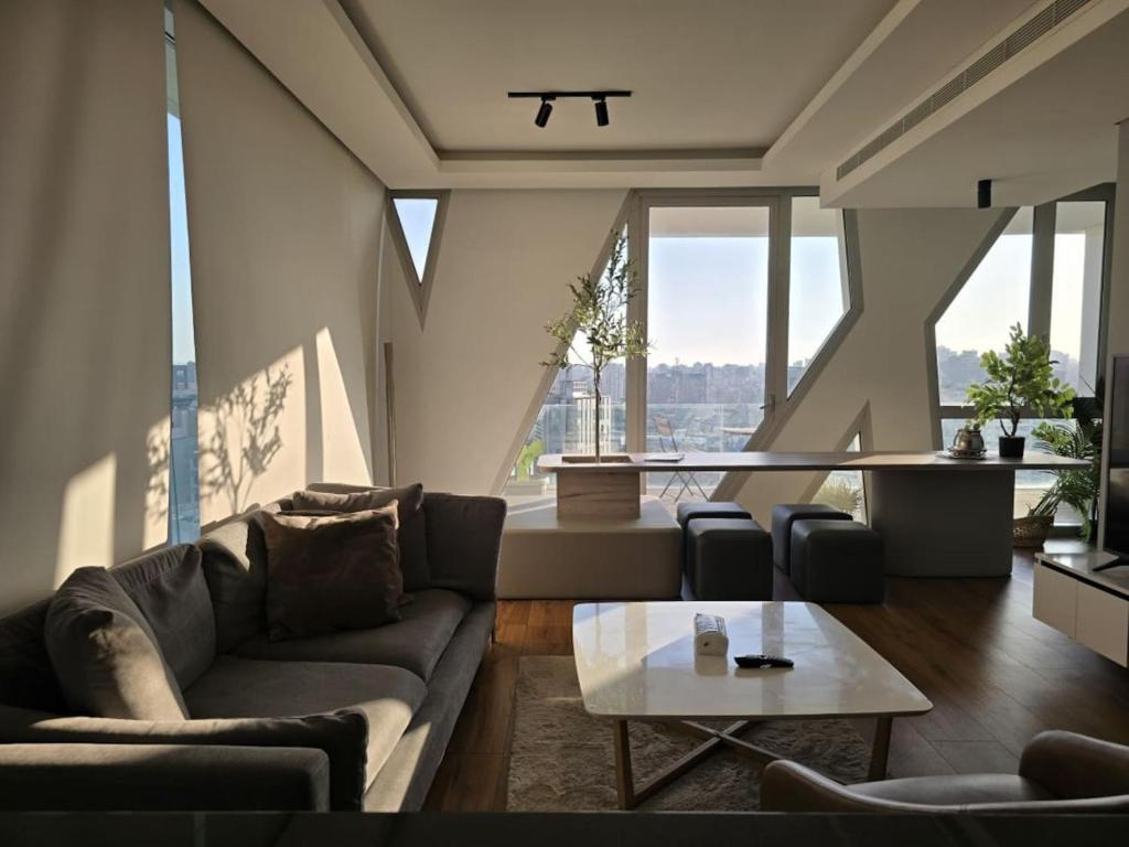 Ruang duduk di The Cube 11, 2-BR in Sin El Fil
