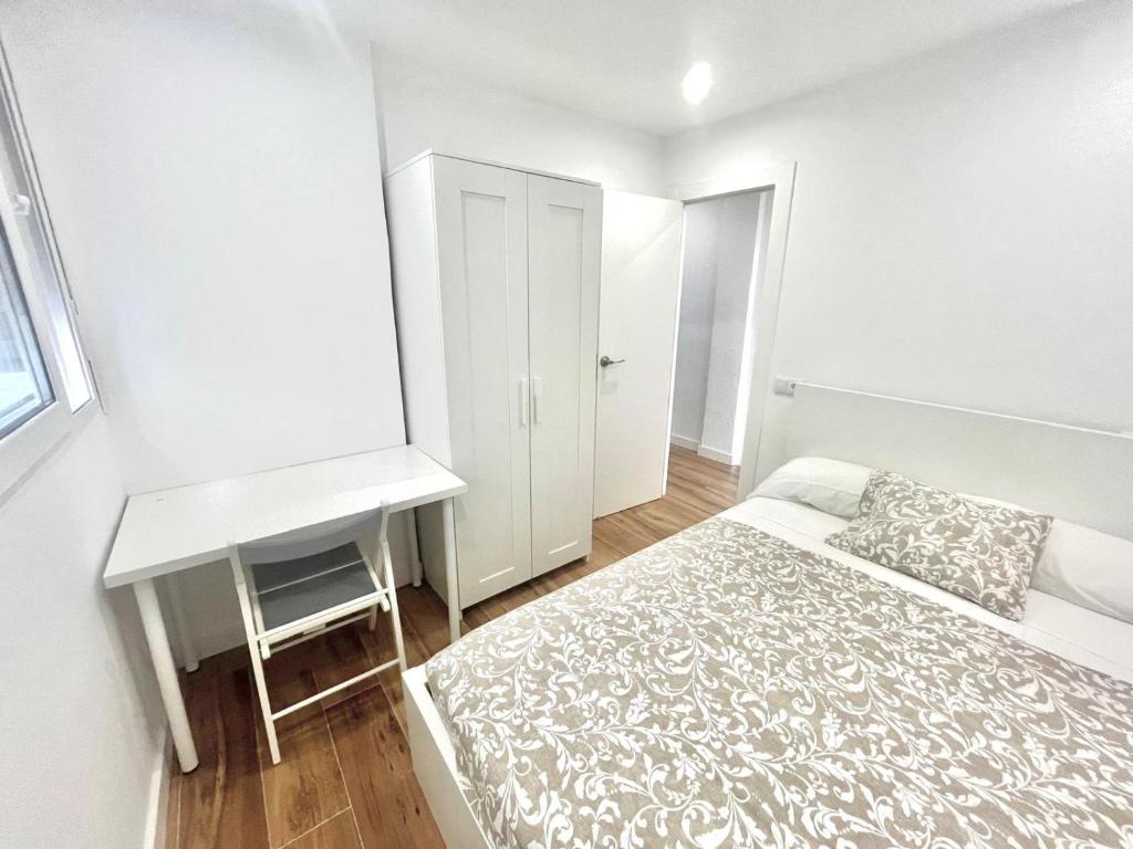 A bed or beds in a room at Apartamento Oasis Mediterráneo