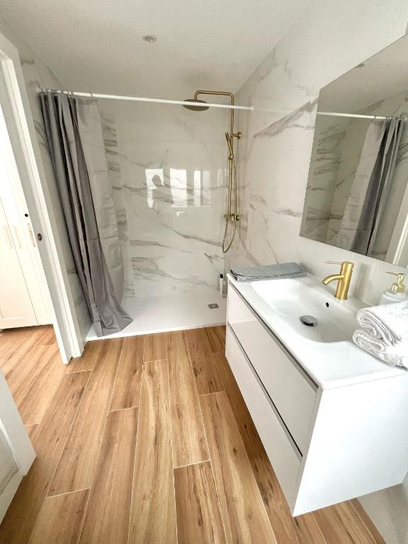 A bathroom at Apartamento Oasis Mediterráneo