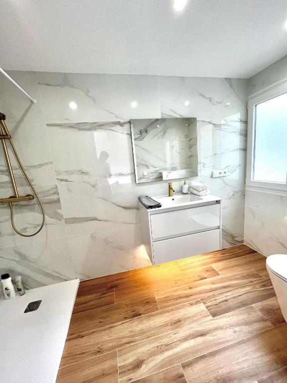 A bathroom at Apartamento Oasis Mediterráneo