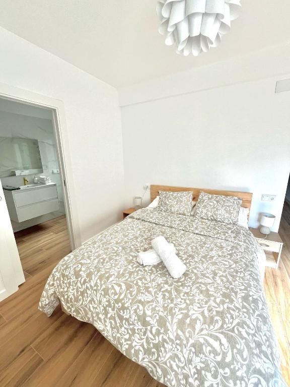 A bed or beds in a room at Apartamento Oasis Mediterráneo