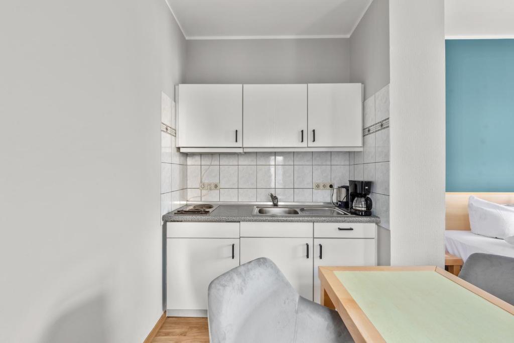 Kuchyň nebo kuchyňský kout v ubytování Hotel Friedrichstadt