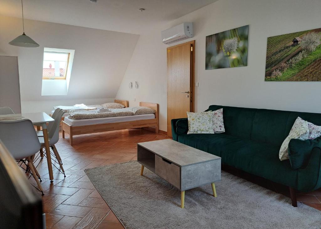 Postel nebo postele na pokoji v ubytování Modrá Hortenzie