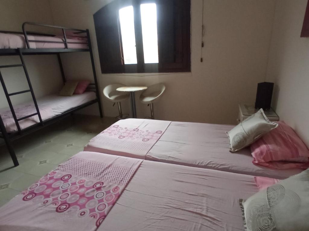 Postel nebo postele na pokoji v ubytování Male Dormitory Room