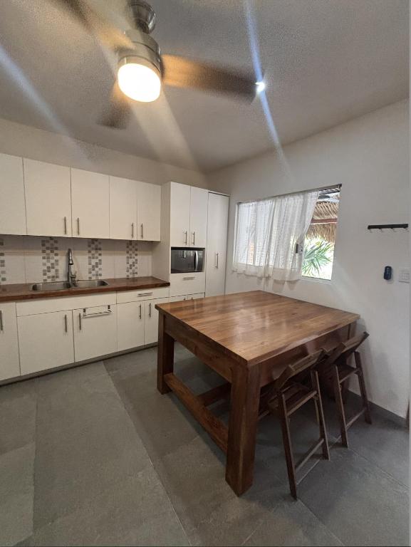 Kuchyň nebo kuchyňský kout v ubytování Casa OM