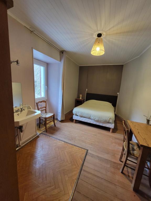 Postel nebo postele na pokoji v ubytování Auberge Arthéa