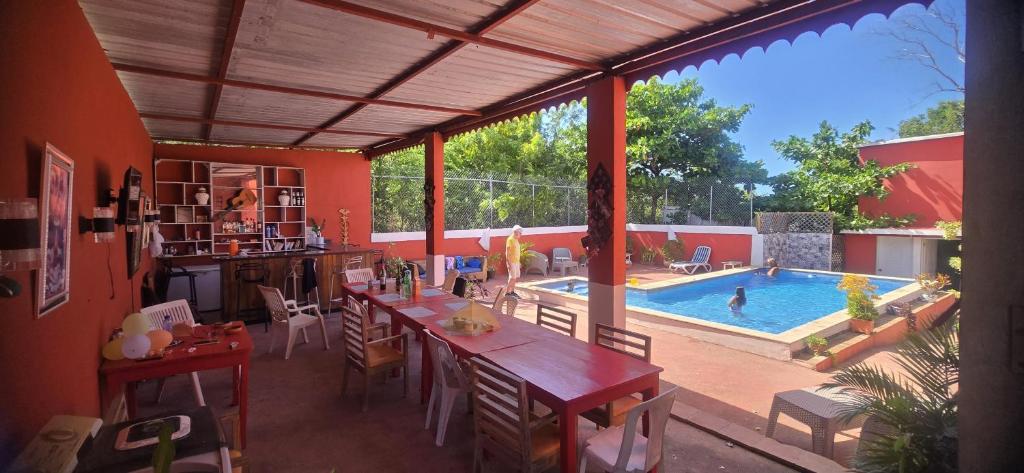 Bazén v ubytování Villa KIKI Ensenada nebo v jeho okolí