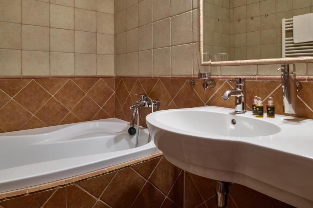 Latran House 71 by KH - 12