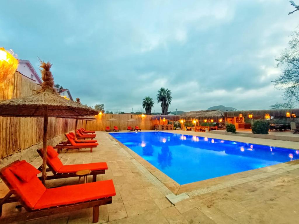 Bazén v ubytování Sureyya Hotel By Kalipso nebo v jeho okolí