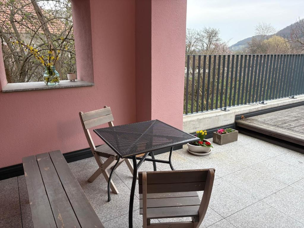 A balcony or terrace at Altes Winzerhaus in der Wachau - neu renoviertes Haus mit Terrasse