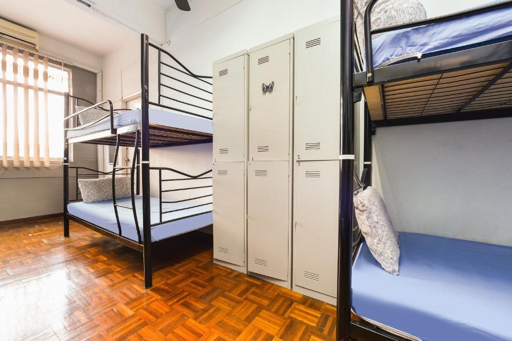 a room with two bunk beds and a staircase at Hotel O Kuantan Backpackers in Kuantan