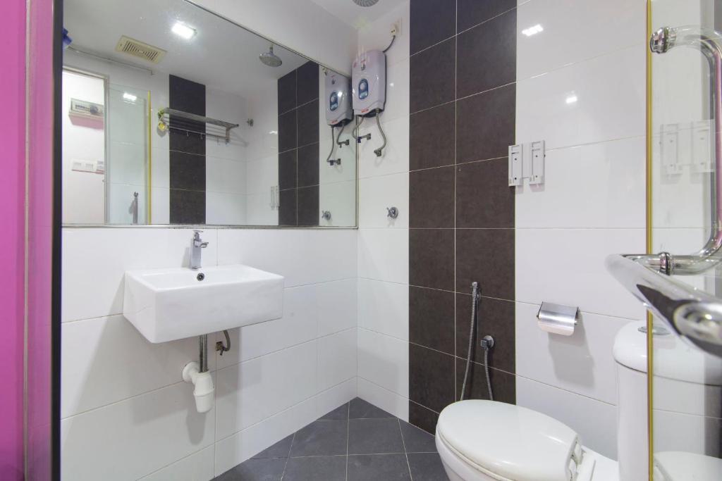 Koupelna v ubytování Super OYO 90296 Red Orange Hotel Port Klang