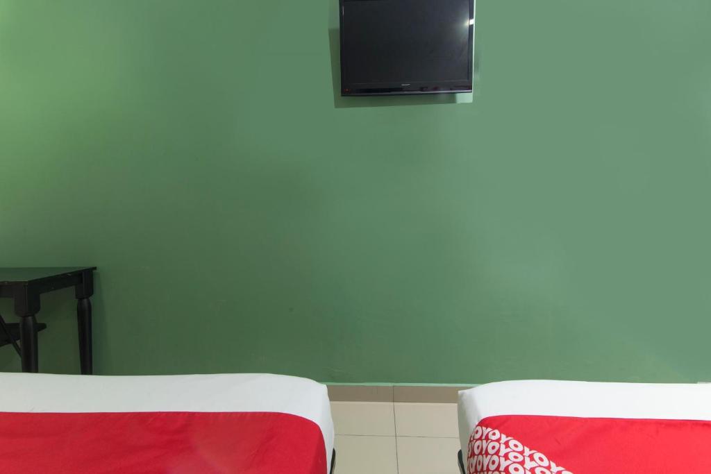 TV a/nebo společenská místnost v ubytování Super OYO 90296 Red Orange Hotel Port Klang